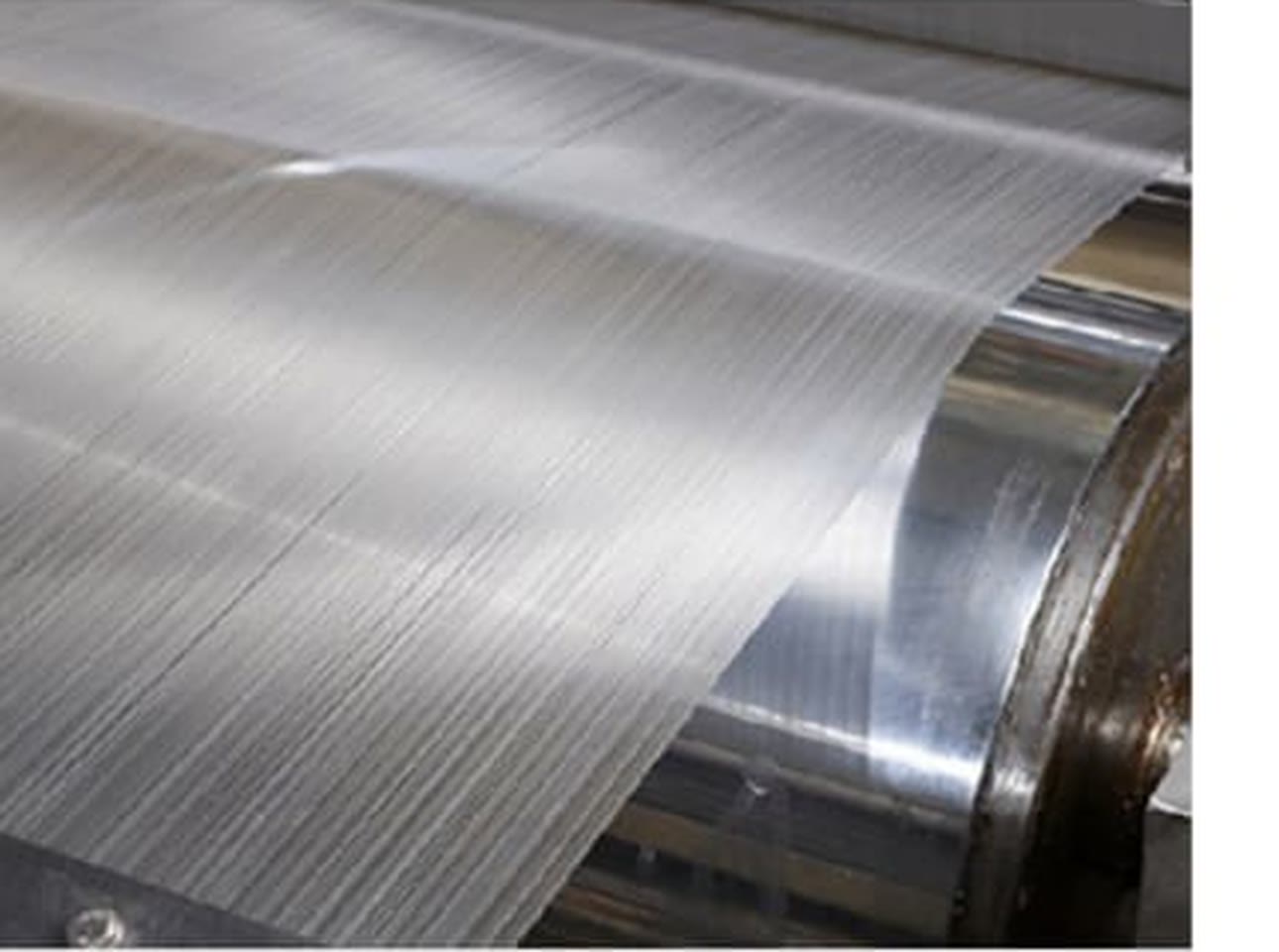 A wide band of unidirectional glass fibre tape passing over a polished steel roller